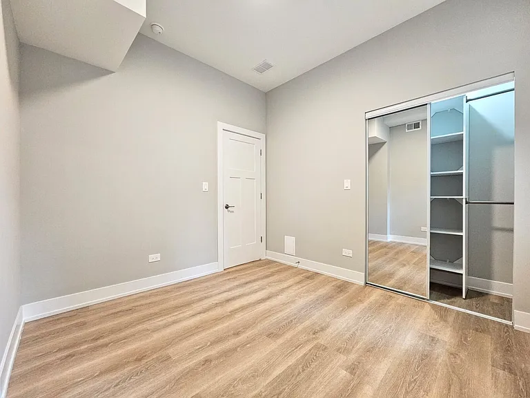437 W Belden Ave #17 — Photo 4