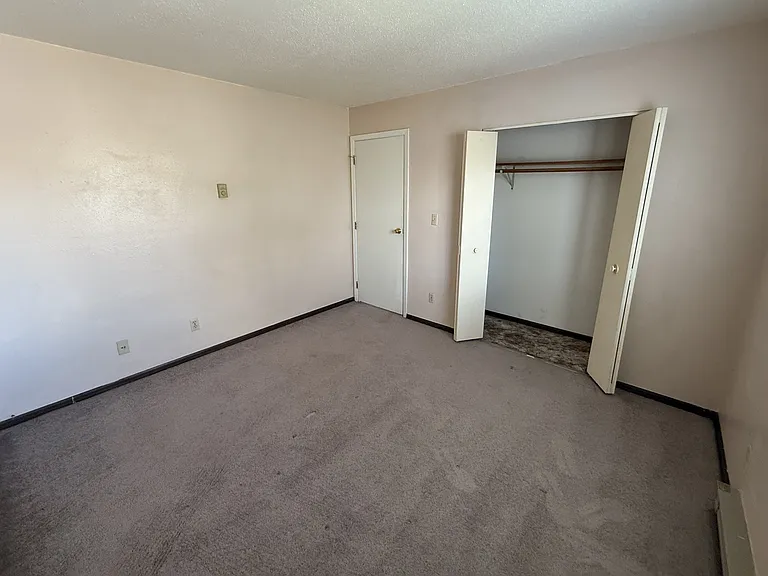 1105 N Main St — Photo 9