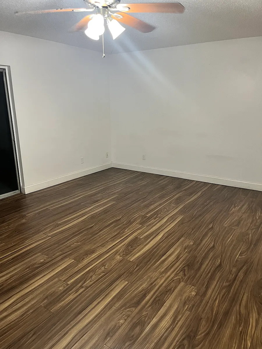 Building Photo - 9221 Tudor Dr #203