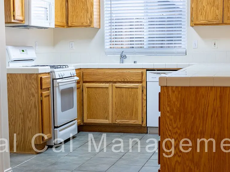 11902 Cedar Bluff Ave — Photo 4