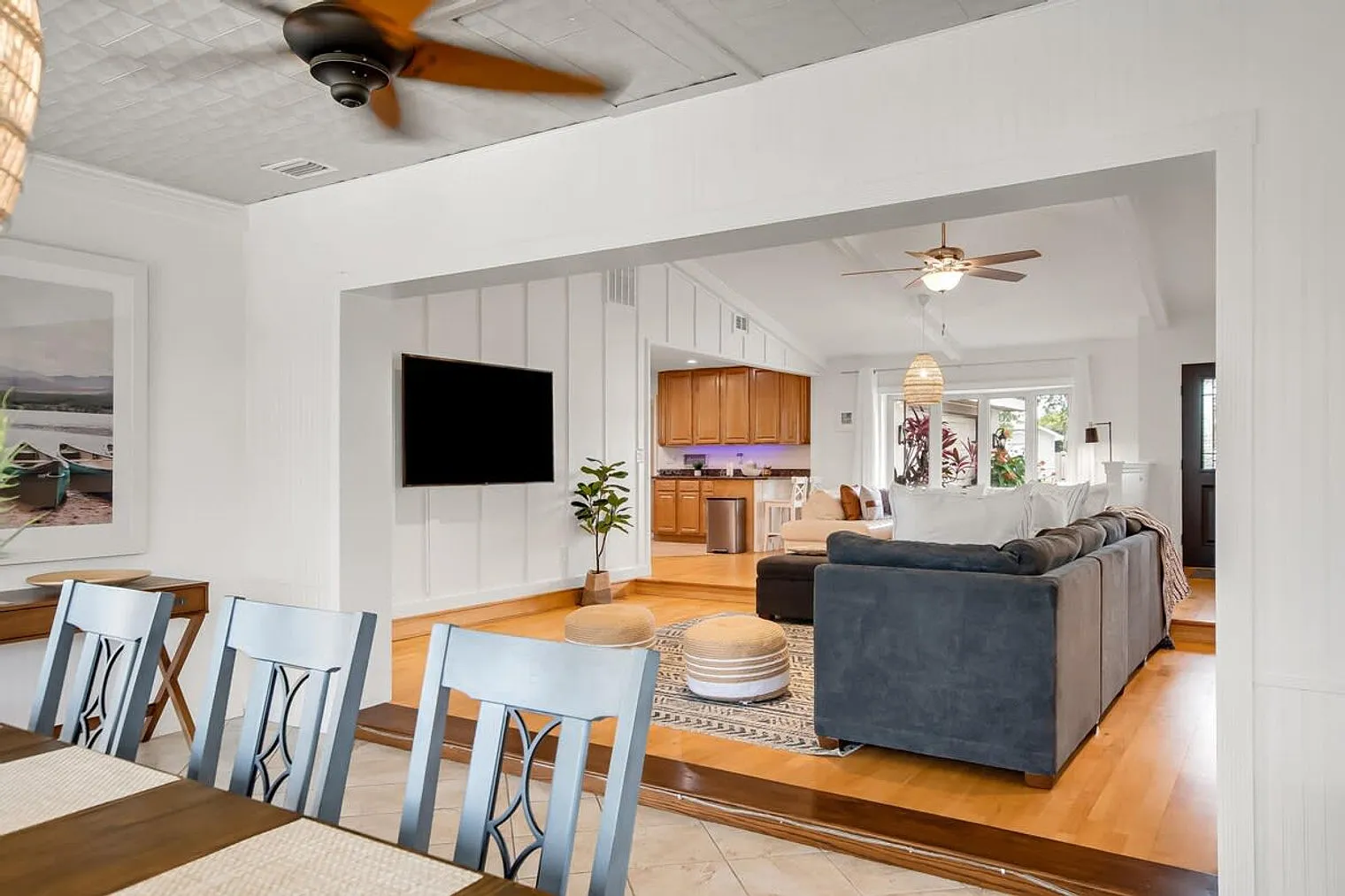 3 bed, 2.0 bath, 2195 sqft, $6,816 — Photo 2