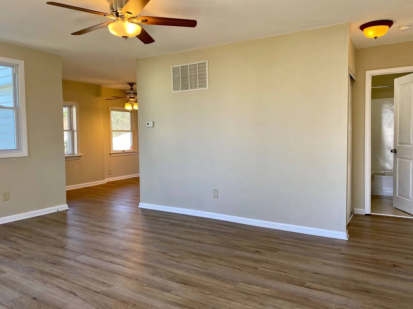 Spacious 3BD/1BA Home with a Huge Fenced Backyard in Essex! — Photo 4
