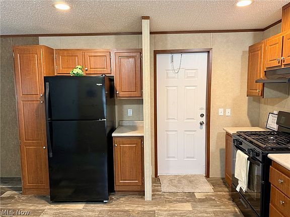 5th image of 2606 Lincoln Way W #29