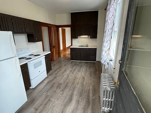 3rd image of 129 N Main St #1