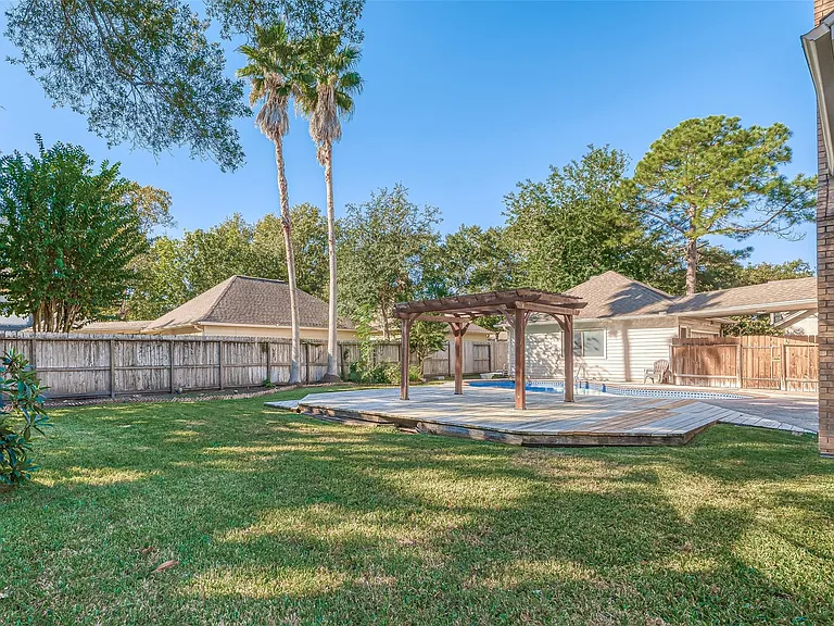 15714 Sylvan Lake Dr — Photo 47