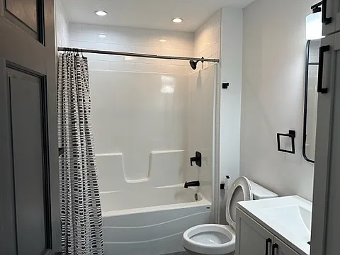 534 W 6th St #1 — Photo 13
