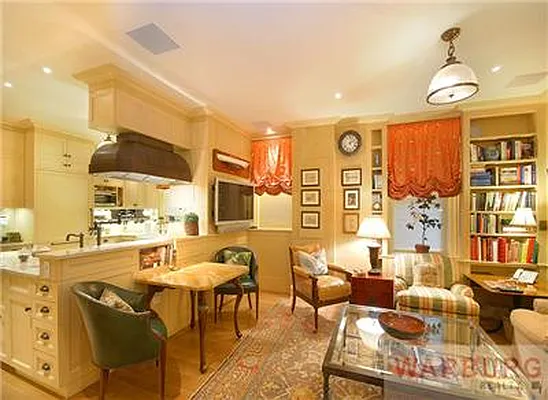 Sold by Warburg | media 17