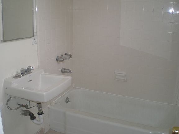4th image of 16640 Crenshaw Blvd APT 3