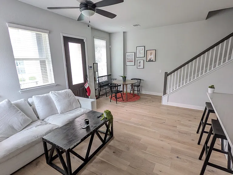 10208 Cienega Cv — Photo 2