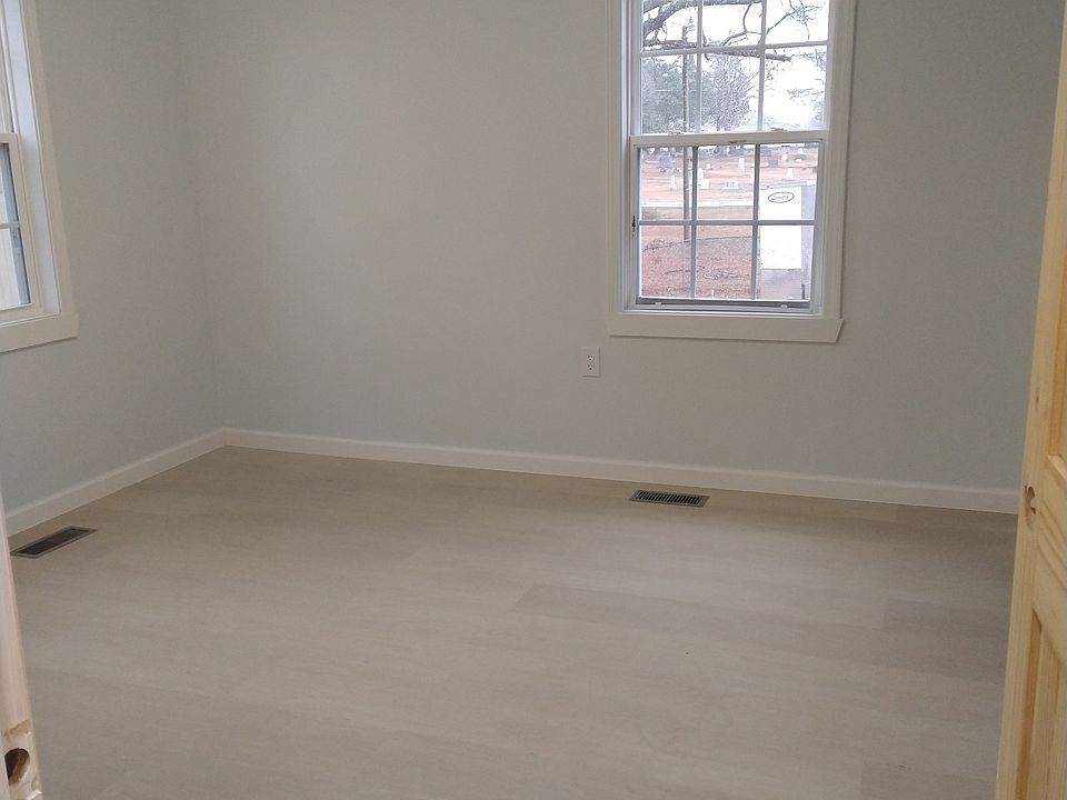 2nd image of 313 E Main St #2
