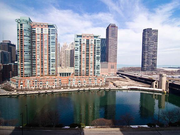 4th image of 420 E Waterside Dr Unit 913