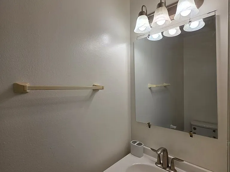 386 Elaine Dr — Photo 12