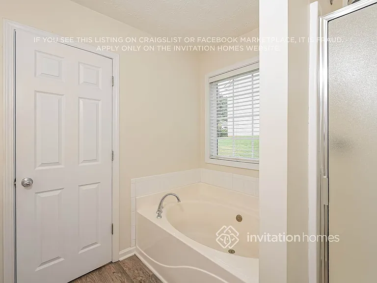 555 Wellington Ln — Photo 13