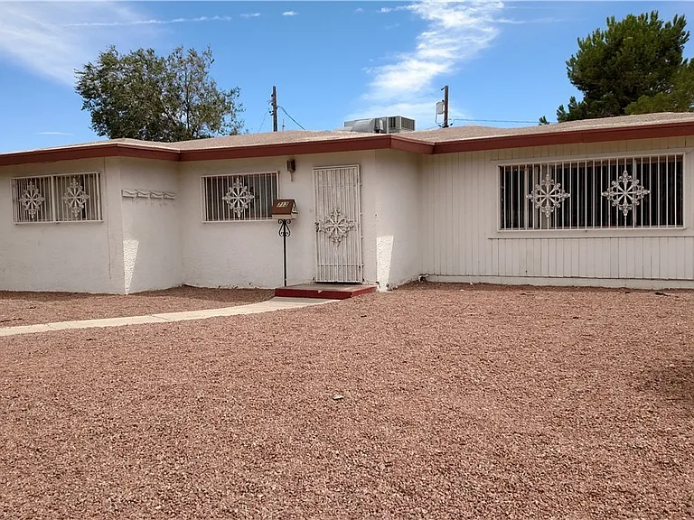 713 W Monroe Ave — Photo 1
