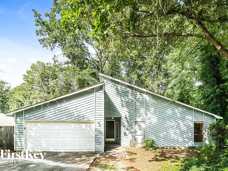 446 Ridgetop Dr NW — Photo 2