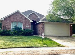 621 Clearbrook St, Azle, TX 76020