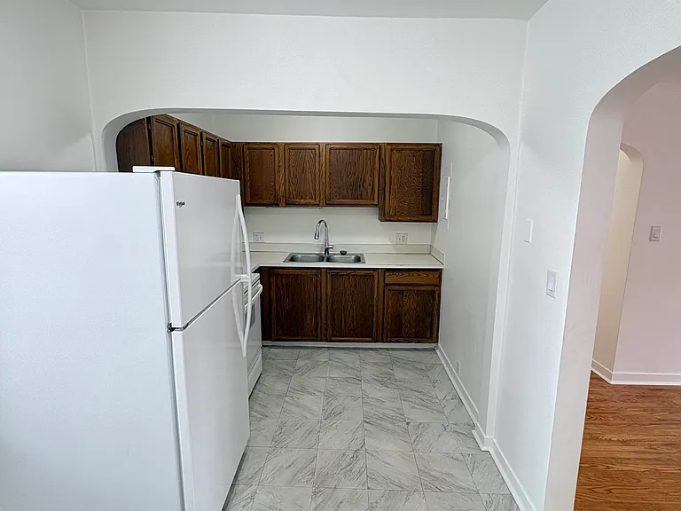325 Summit Ave E #12 — Photo 7