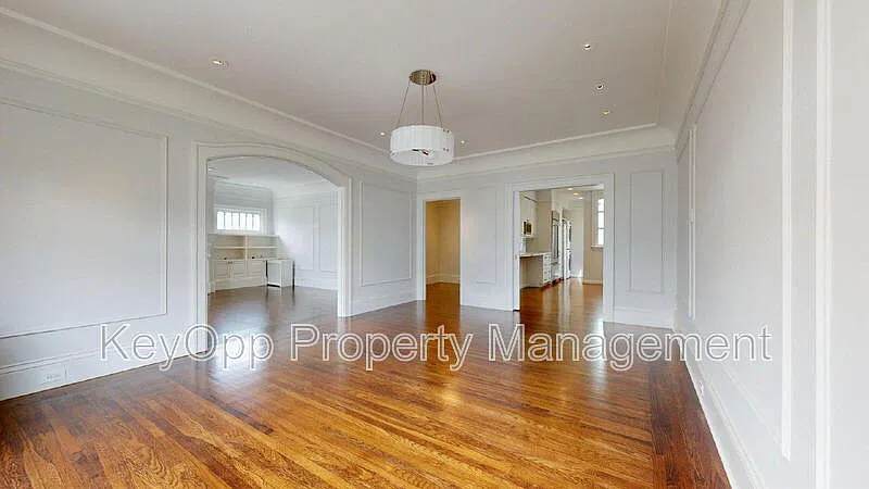 2 bed, 2.0 bath, 1872 sqft, $10,450 — Photo 2