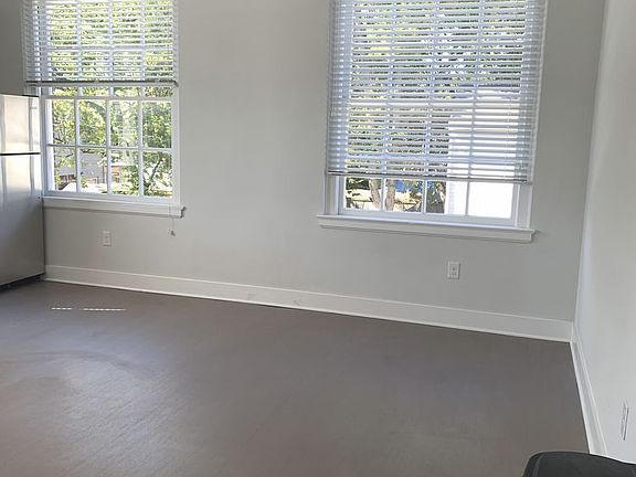 3rd image of 3003 Parkwood Ave APT 208
