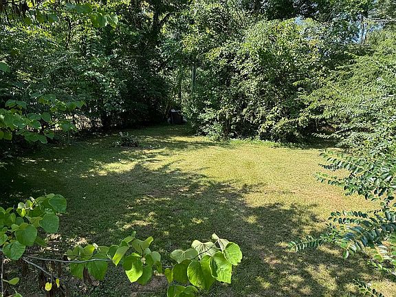 5th image of 911 Meadow Dr NW