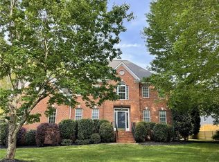 2810 Lockland Dr, Oak Ridge, NC 27310