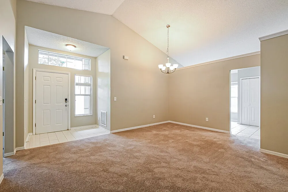 3 bed, 2.0 bath, 1598 sqft, $2,465 — Photo 3