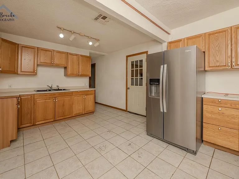 502 Marconi St — Photo 11