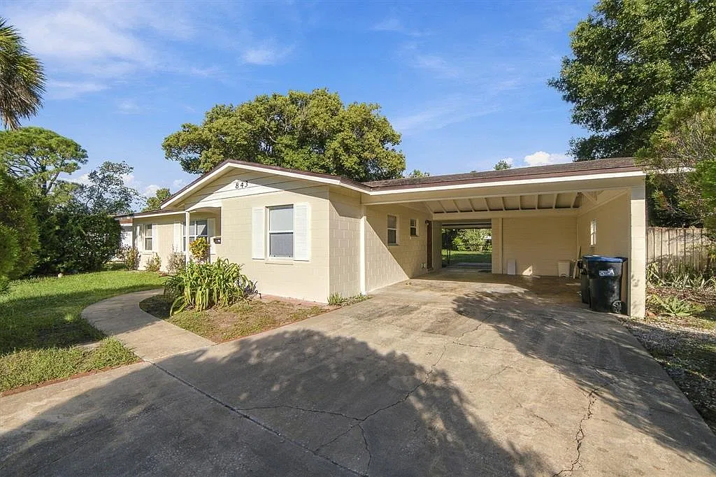 3 bed, 2.0 bath, 1194 sqft, $2,300 — Photo 2