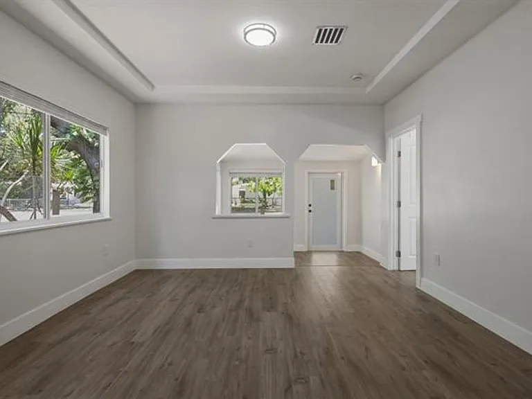 12980 NE 10th Ave #12980 — Photo 4