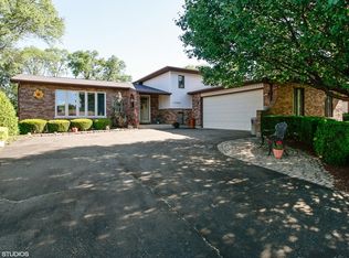 17058 Old Orchard Ln N, Lockport, IL 60441