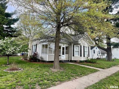 605 N 6th St, Petersburg, IL, 62675