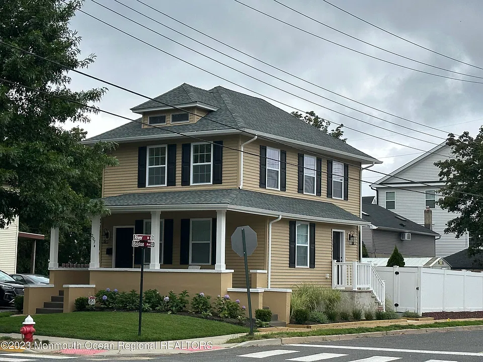 207B Bridge Ave