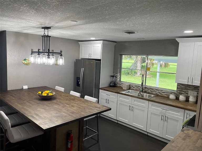 2101 Palm Blvd — Photo 3