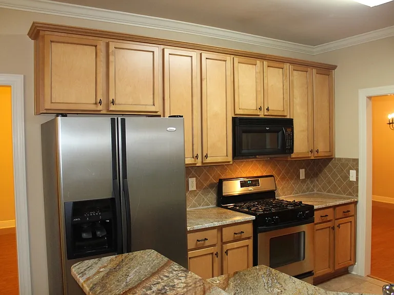9821 Helmsley Cir — Photo 12