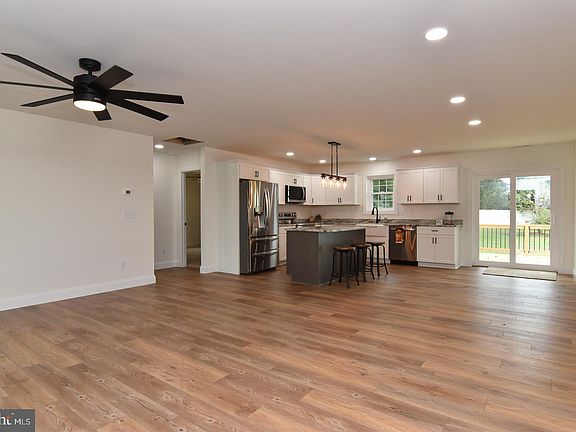 2nd image of 811 Hurley Park Dr