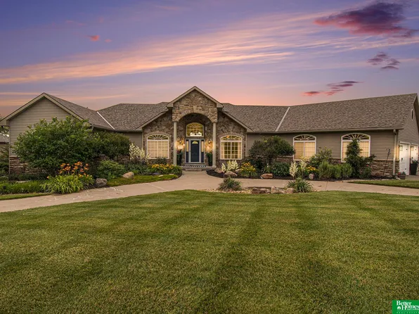 17808 S Reflection Ave, Bennington, NE 68007