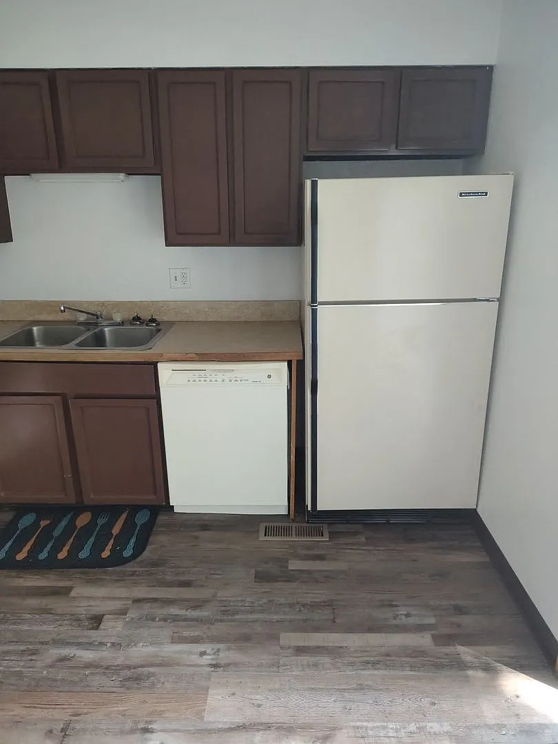 4 Bedroom/ 2 bath Centrally Located Split Level! — Photo 4