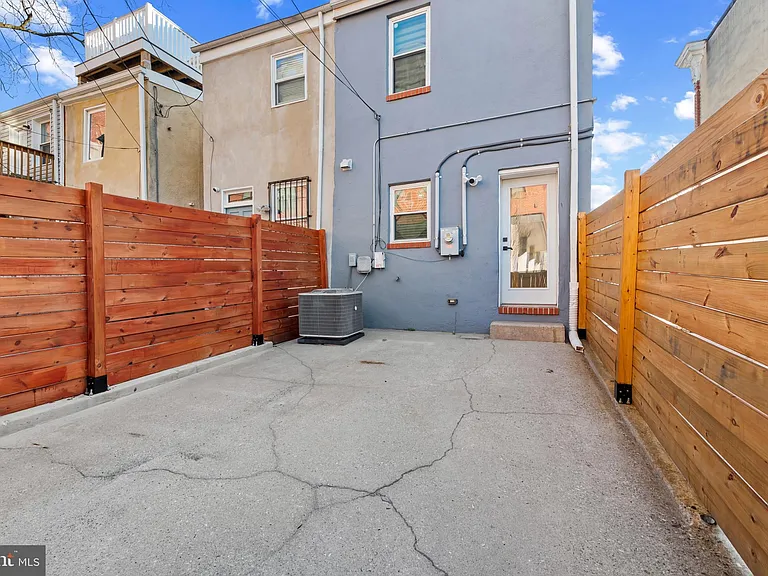 412 E Lanvale St — Photo 28