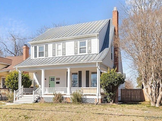 3rd image of 914 Young St