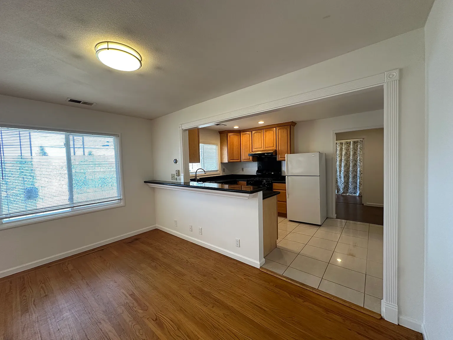 3 bed, 1200 sqft, $3,450 — Photo 2