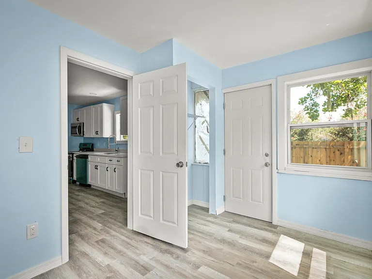 260 Vernis Ave — Photo 13