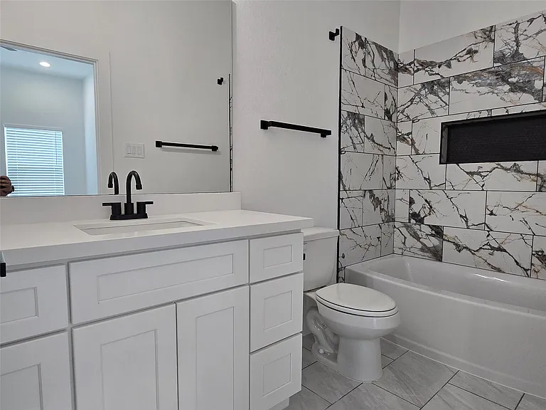 9808 Pelsey #B — Photo 10