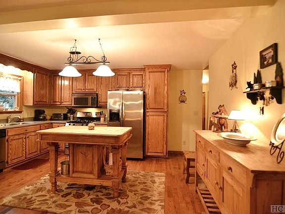 4th image of 343 Woodland Hill Dr
