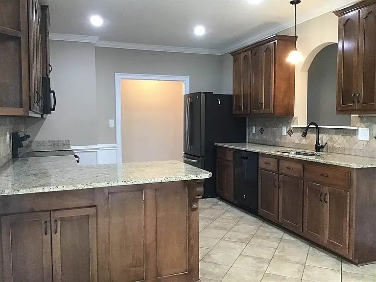 312 Loneoak Trl — Photo 11