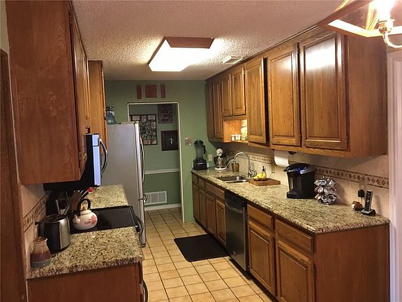 5th image of 330 Meadowlark Ln