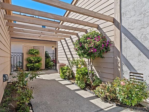 3rd image of 9893 Aviary Dr