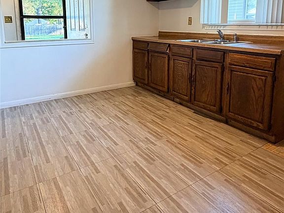 4th image of 3720 Alvina Ave