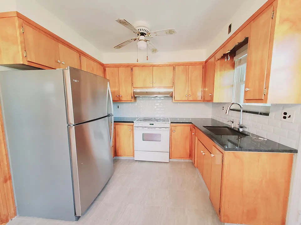 19 Ponus Ave #2