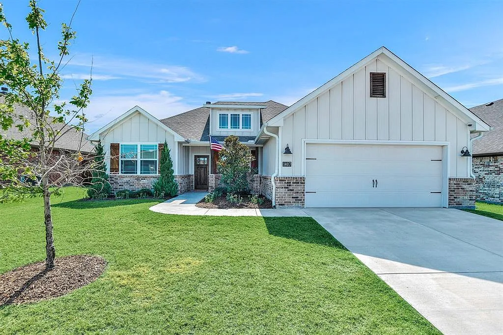 3 bed, 1575 sqft, $2,599 — Photo 1