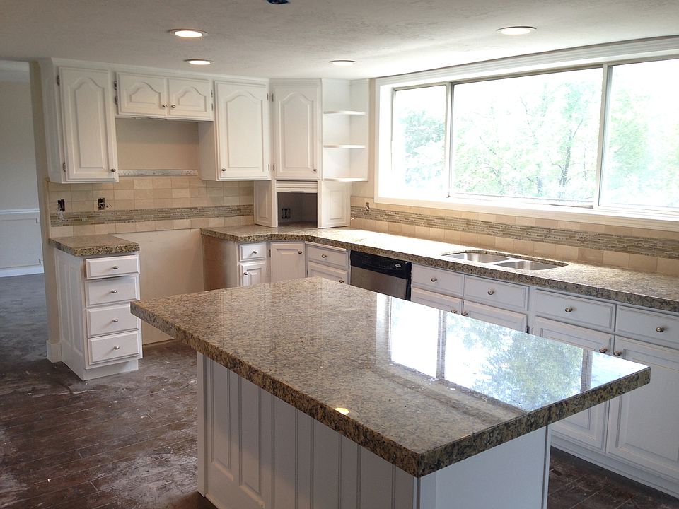2nd image of 1987 E Ashridge Cir